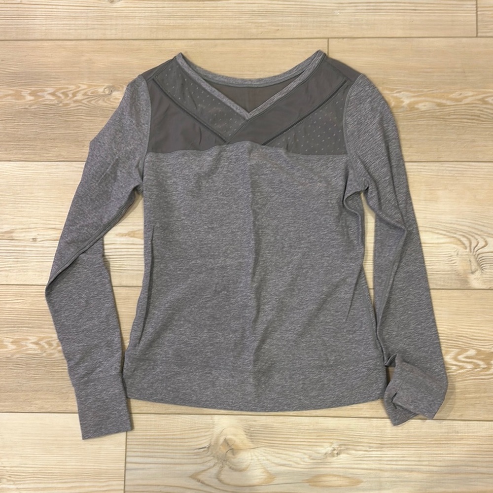 Lululemon Athletica Fitted Gray Long Sleeve Sweatshirt